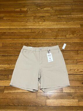 NEW Gloria Vanderbilt Shorts Womens 14 Beige Amanda All Around Slimming Effect